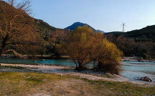 Άποψη του χωριού Γλυκή στον Αχέροντα ποταμό Άποψη του χωριού Γλυκή στον Αχέροντα ποταμό