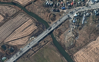 Οι ρωσικές δυνάμεις συνεχίζουν να κινούνται προς το Κίεβο, σύμφωνα με φωτογραφίες από δορυφόρο