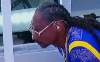Super Bowl: O Snoop Dogg το… φούντωσε πριν ανέβει στη σκηνή