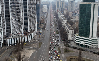 Traffic in Kyiv as Ukrainian citizens attempt to leave the capital amid Russian attack