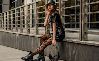 Ankle boots με μίνι φόρεμα