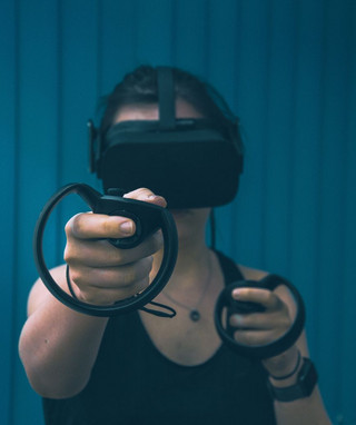 Γυναίκα με γυαλιά VR Γυναίκα με γυαλιά VR