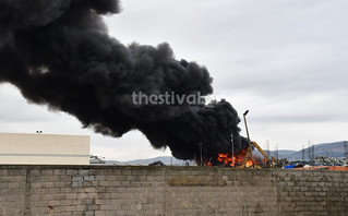 Φωτιά τώρα σε εργοστάσιο ανακυκλώσιμων υλικών στη Θεσσαλονίκη