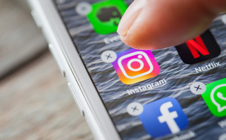 Instagram και Facebook σε κινητό