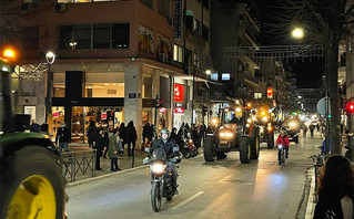 Έφτασε στο κέντρο της Λάρισας το κομβόι των τρακτέρ Έφτασε στο κέντρο της Λάρισας το κομβόι των τρακτέρ