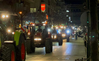 Έφτασε στο κέντρο της Λάρισας το κομβόι των τρακτέρ