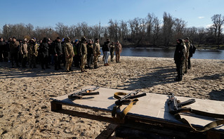 Ουκρανοί προετοιμάζονται για πόλεμο