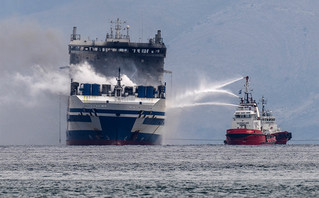 Φλεγόμενο πλοίο στην Κέρκυρα