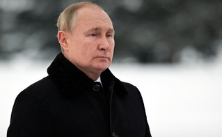 Πόλεμος στην Ουκρανία: Ο Μπάιντεν σχεδιάζει να επιβάλλει κυρώσεις στον Πούτιν άμεσα