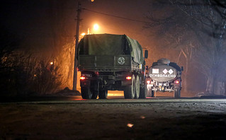 Ουκρανία: Δύο κομβόι με στρατιωτικό εξοπλισμό οδεύουν προς το Ντονέτσκ