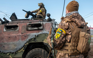 Πόλεμος στην Ουκρανία: «Δεν έπεσε η Χερσώνα», λέει σύμβουλος του Ζελένσκι