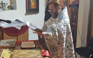 Ο Νίκος Χορταρέας πέταξε τα ράσα και επέστρεψε στην τηλεόραση για να λύνει μάγια Ο Νίκος Χορταρέας πέταξε τα ράσα και επέστρεψε στην τηλεόραση για να λύνει μάγια