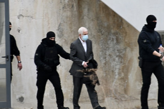 Ο Πέτρος Φιλιππίδης βγαίνει από το δικαστήριο Ο Πέτρος Φιλιππίδης βγαίνει από το δικαστήριο