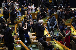Η Γενική Συνέλευση του ΟΗΕ «απαιτεί» με συντριπτική πλειοψηφία από τη Ρωσία να τερματίσει τον πόλεμο στην Ουκρανία