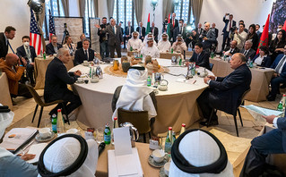 Ο Μπλίνκεν συναντάται για πρώτη φορά με ομολόγους του από αραβικές χώρες