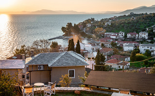 Τα παραδοσιακά σπίτια της Αφήσσου με θέα στη θάλασσα Τα παραδοσιακά σπίτια της Αφήσσου με θέα στη θάλασσα