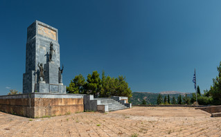 Το μνημείο στη Μονή Αγίας Λαύρας