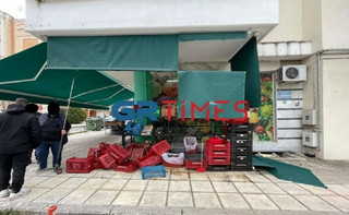 «Τρελή» πορεία αυτοκινήτου στη Θεσσαλονίκη «Τρελή» πορεία αυτοκινήτου στη Θεσσαλονίκη