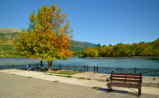 Θέα στη λίμνη Ιωαννίνων