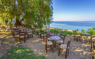 Καφές με θέα θάλασσα στην Καρδαμύλη