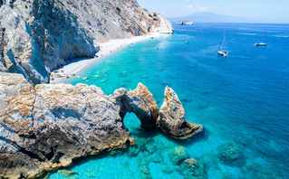 Η παραλία Λαλάρια στη Σκιάθο Η παραλία Λαλάρια στη Σκιάθο