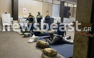 Το Newsbeast στην Οδησσό: Πολίτες εκπαιδεύονται σε μυστική τοποθεσία να χρησιμοποιούν όπλα – Δείτε φωτογραφίες