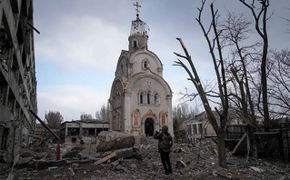 Κατεστραμμένη πόλη η Μαριούπολη στην Ουκρανία