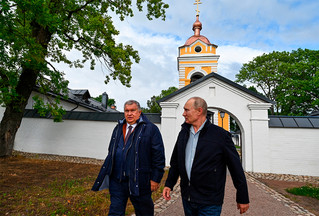 Russian oligarch Igor Setsin with Putin