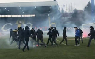 Εισβολή και ξύλο πριν από ποδοσφαιρικό αγώνα στη Βοσνία &#8211; Δείτε τα βίντεο