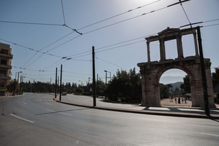 Πάσχα: Η «μεγάλη έξοδος» μετέτρεψε την Αθήνα σε έρημη πόλη