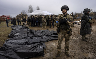 Πόλεμος στην Ουκρανία: Ξεκίνησε η εκταφή πτωμάτων από ομαδικούς τάφους