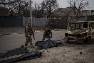 Πόλεμος στην Ουκρανία: Οι σοροί των Ουκρανών αμάχων κείτονταν στην Μπούκα για τουλάχιστον δέκα μέρες, λένε οι Βρετανοί