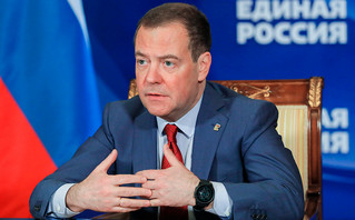 Μεντβέντεφ: Να γίνει πιο αυστηρή η νομοθεσία για ξένους πράκτορες