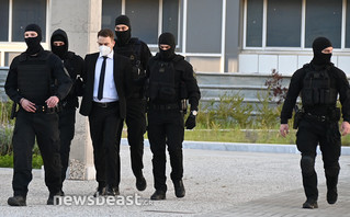 Ο Μπάμπης Αναγνωστόπουλος στο δικαστήριο Ο Μπάμπης Αναγνωστόπουλος στο δικαστήριο