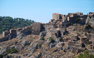 Πέτρινα, εγκαταλελειμμένα κτίρια στον Ανάβατο στη Χίο Πέτρινα, εγκαταλελειμμένα κτίρια στον Ανάβατο στη Χίο