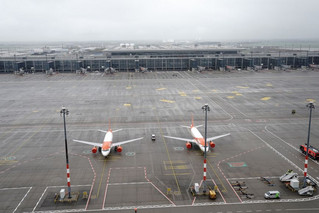 EasyJet: Aκυρώνει πτήσεις στη Βρετανία – Εκτοξεύτηκε ο αριθμός των εργαζομένων της με κορονοϊό