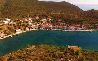 Το απάνεμο αραξοβόλι του Γέρακα στη Λακωνία Το απάνεμο αραξοβόλι του Γέρακα στη Λακωνία