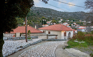 Πέτρινο, παραδοσιακό δρομάκι στην Κρεμαστή