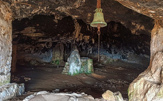 Καμπάνα σε σπηλιά στο Καθολικό στα Χανιά