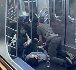 Πυροβολισμοί στο Μετρό της Νέας Υόρκης