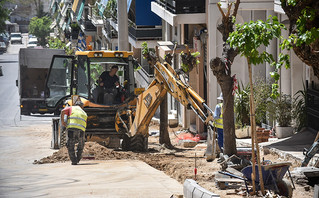 Σε εξέλιξη το μεγάλο έργo ανακατασκευής 410 πεζοδρομίων στο κέντρο και τις γειτονιές της Αθήνας