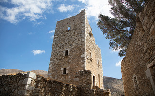 Πέτρινος πύργος στη Βάθεια