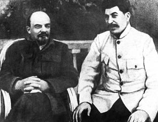 Οι ηγέτες της Σοβιετικής Ένωσης Στάλιν και Λένιν