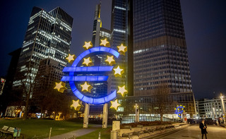 Άγαλμα έξω από την ΕΚΤ στη Γερμανία Άγαλμα έξω από την ΕΚΤ στη Γερμανία