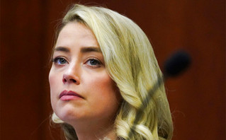 Amber Heard in court with Johnny Depp