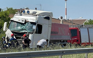 Σύγκρουση τριών φορτηγών στη Λάρισα Σύγκρουση τριών φορτηγών στη Λάρισα