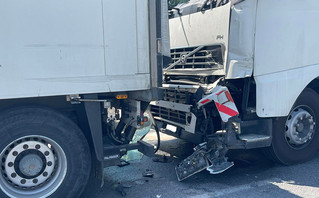 Σύγκρουση τριών φορτηγών στη Λάρισα Σύγκρουση τριών φορτηγών στη Λάρισα