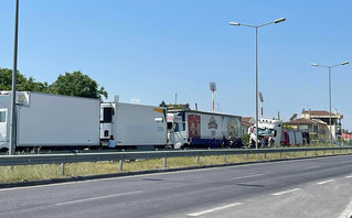 Σύγκρουση τριών φορτηγών στη Λάρισα Σύγκρουση τριών φορτηγών στη Λάρισα