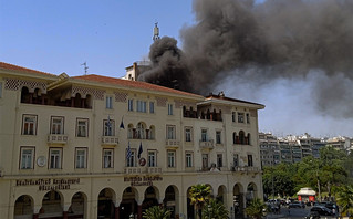 Φωτιά στο Βιοτεχνικό Επιμελητήριο στη Θεσσαλονίκη