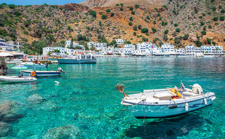 Κρυστάλλινα νερά στο Λουτρό στα Χανιά Κρυστάλλινα νερά στο Λουτρό στα Χανιά